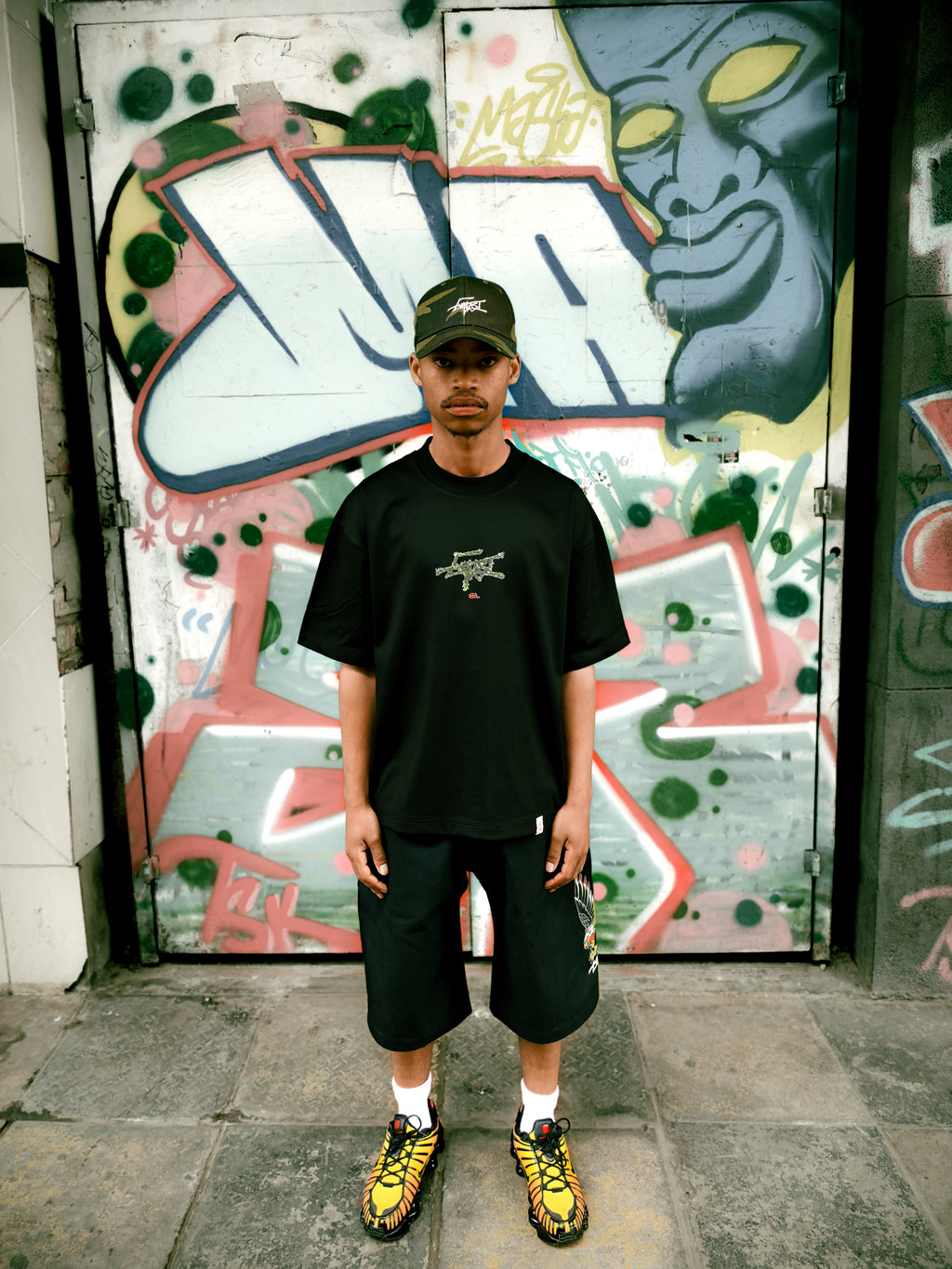 EVERGREEN BLACK BOXY TEE