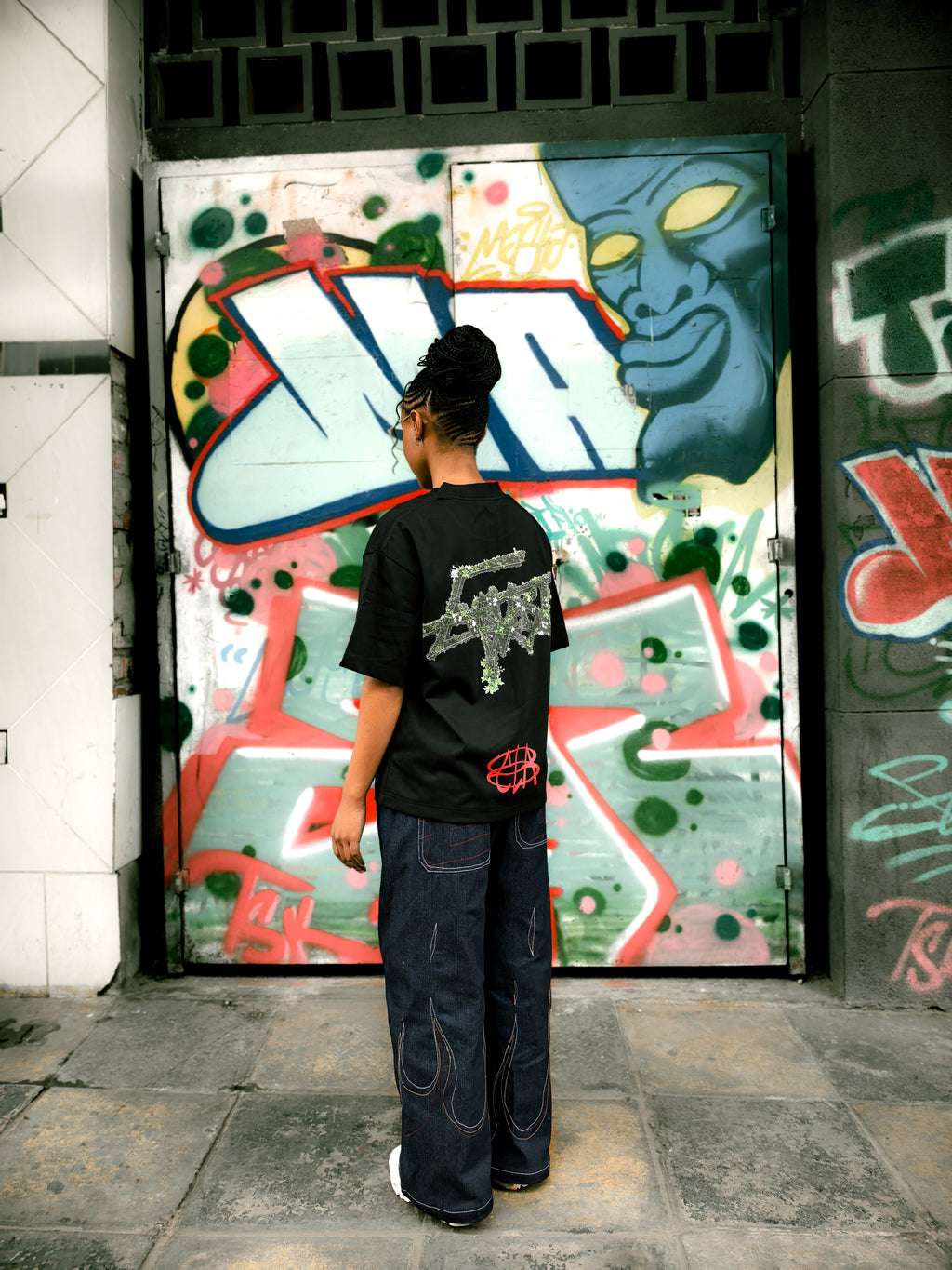 EVERGREEN BLACK BOXY TEE